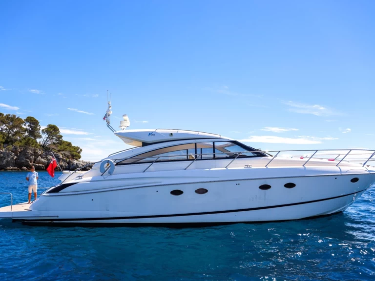 Luxury Yacht to hire Juan-les-Pins at the best price