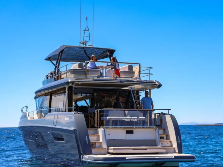 Yacht charter Juan-les-Pins - Prestige X60 on SamBoat