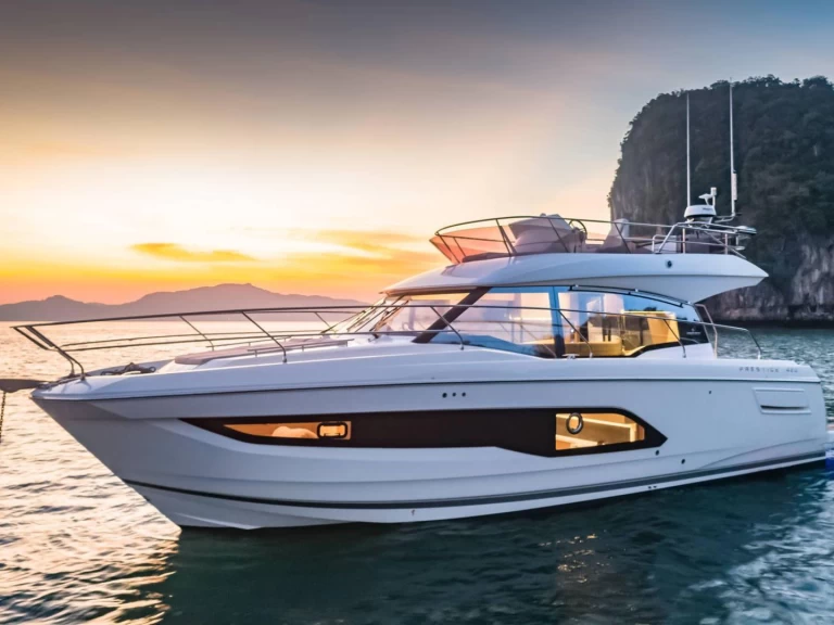 Motorboat to hire Juan-les-Pins at the best price