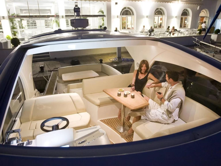 Hire Motorboat Prestige with a boat licence