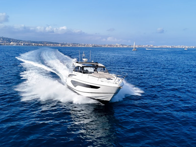 Hire Luxury Yacht Princess with a boat licence