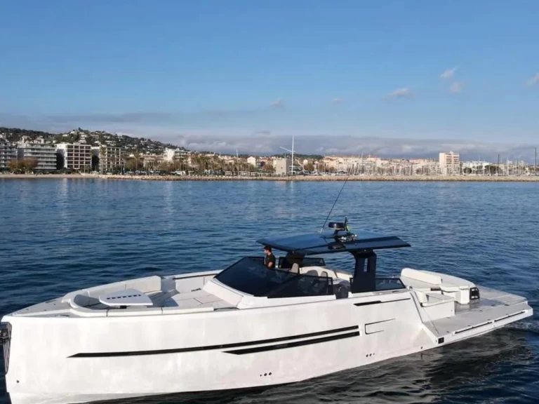 Hire Motorboat OKEAN with a boat licence