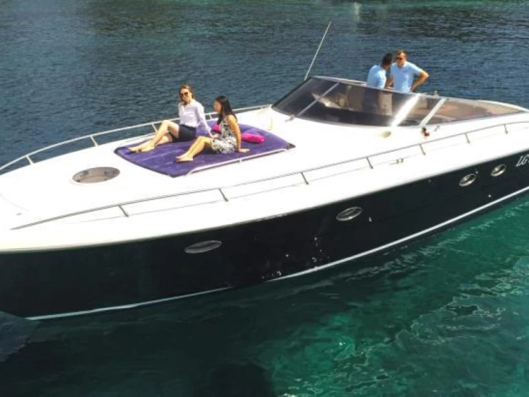 Motorboat to hire Juan-les-Pins at the best price