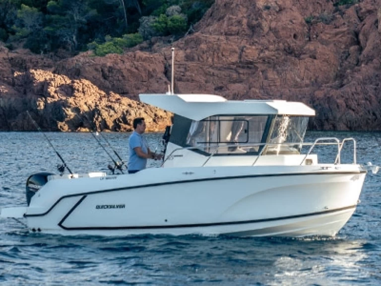 Charter a Quicksilver 625 Pilothouse in Trébeurden on Samboat