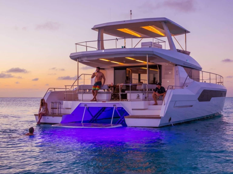 Motorboat hire in Antibes - Leopard 53 PC