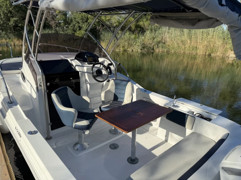 Motorboat hire in Mandelieu-la-Napoule - Ranieri EVO 22