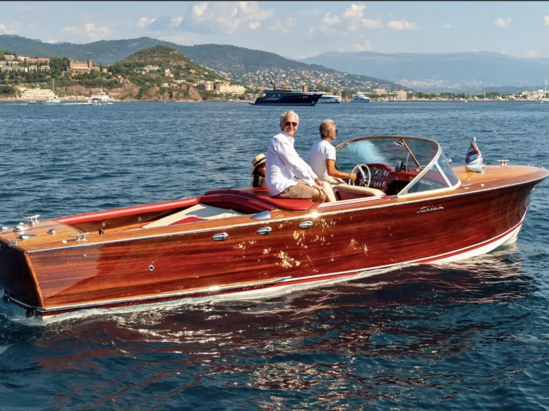 Hire Motorboat Guido Abbate  with a boat licence