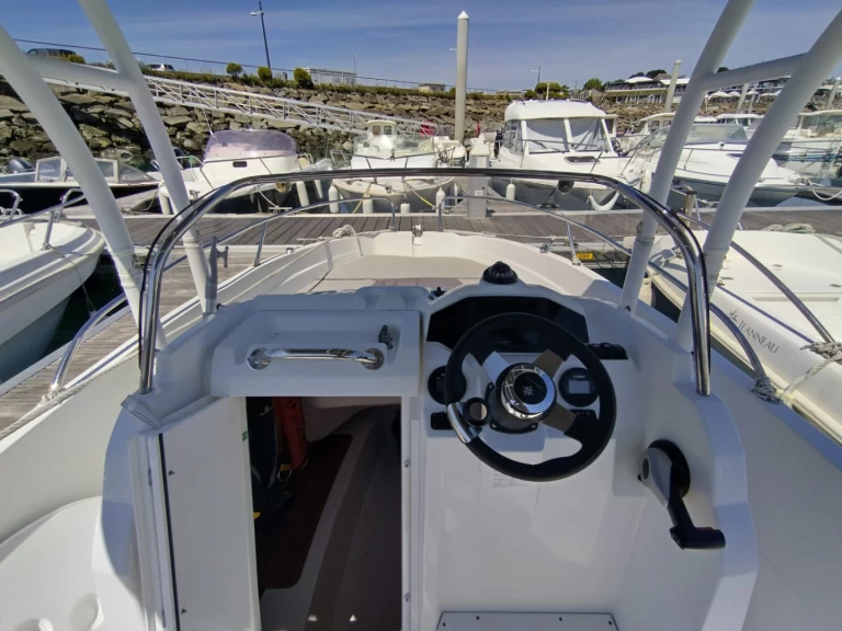 Hire a Jeanneau Cap Camarat 5.5 CC Serie 2 Saint-Quay-Portrieux