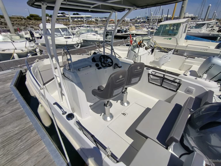 Yacht hire Saint-Quay-Portrieux cheap Cap Camarat 5.5 CC Serie 2