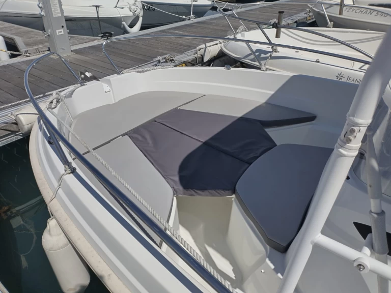 Motorboat hire in Saint-Quay-Portrieux - Jeanneau Cap Camarat 5.5 CC Serie 2