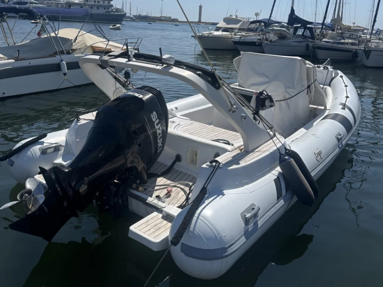 Hire a Legar 800 Viareggio