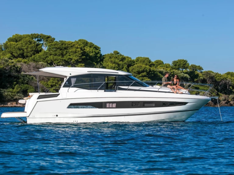 Motorboat to hire Juan-les-Pins at the best price