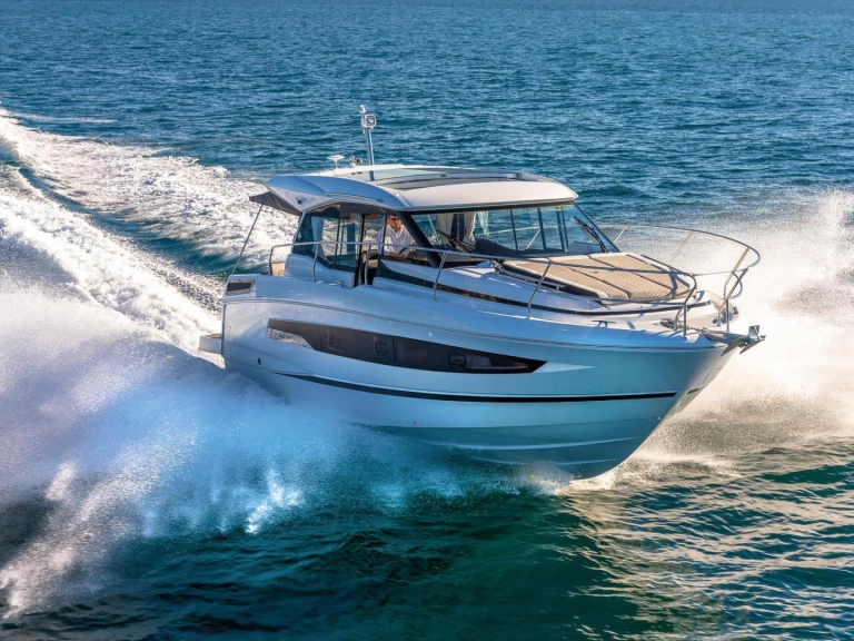 Yacht charter Juan-les-Pins - Jeanneau NC 37 on SamBoat