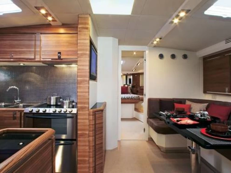 Luxury Yacht to hire Juan-les-Pins at the best price