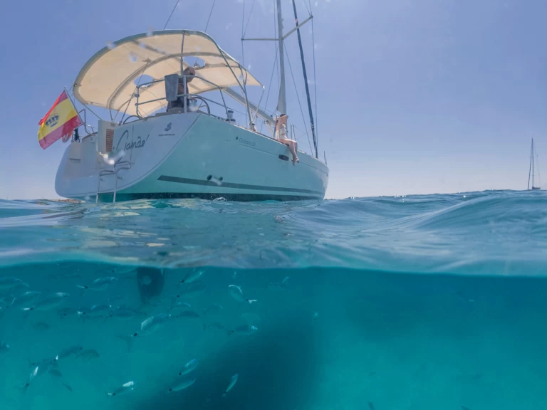 Hire a Bénéteau Oceanis 50 Santa Pola