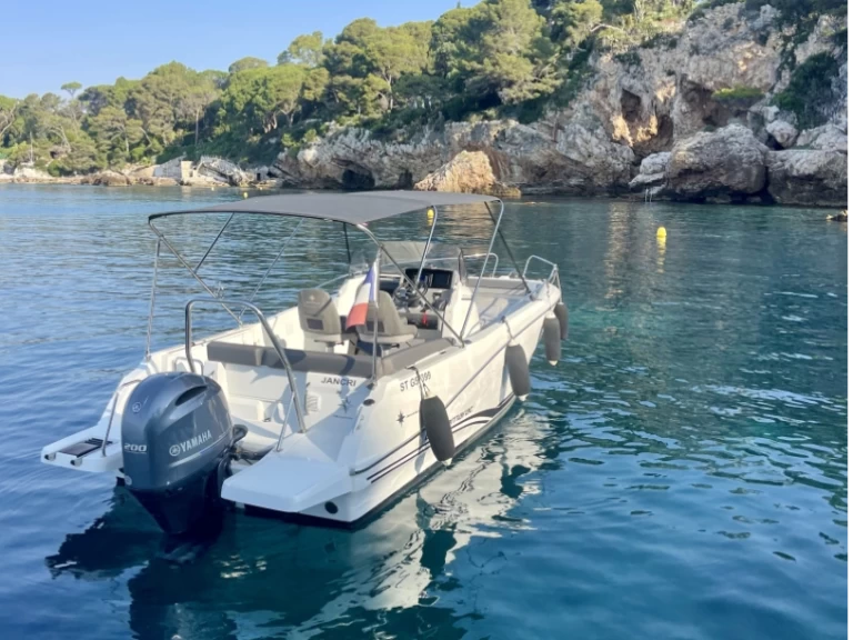 Yacht charter Antibes - Jeanneau Cap Camarat 6.5 CC Serie 3 on SamBoat