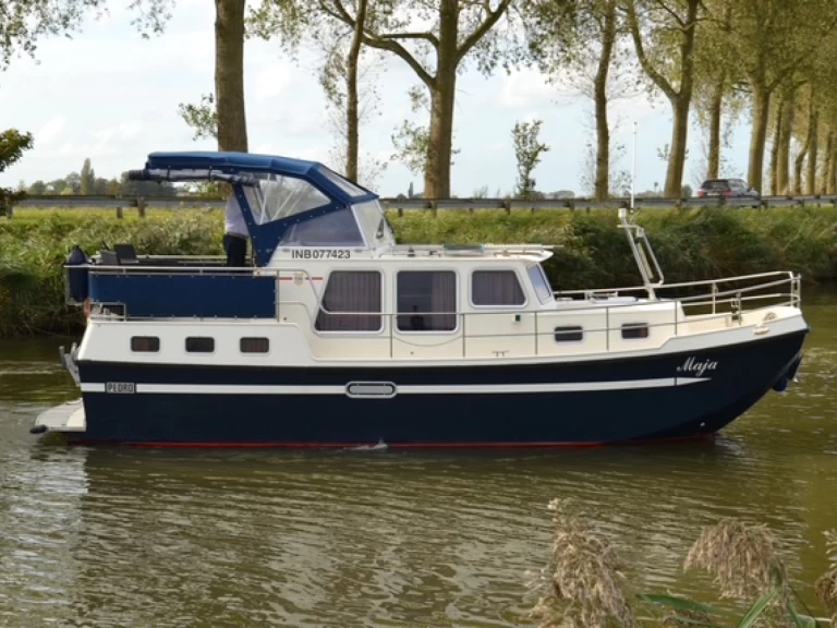 Motorboat to hire Gemeente IJsselstein at the best price