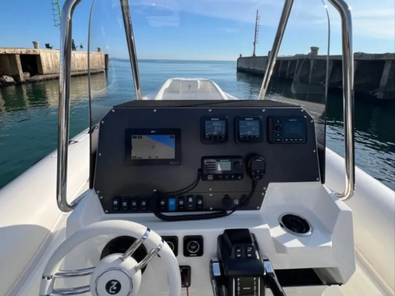 Hire RIB Nuova Jolly with a boat licence
