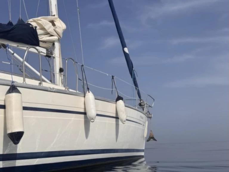 Charter a Bavaria Bavaria 36 Cruiser in Puerto Deportivo de Lujo en Marbella on Samboat