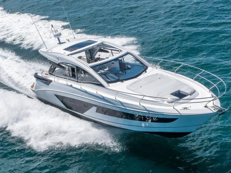 Hire Motorboat Gran Turismo with a boat licence
