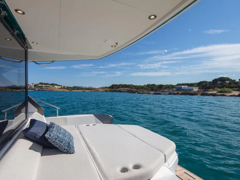 Hire a Gran Turismo 45 Juan-les-Pins