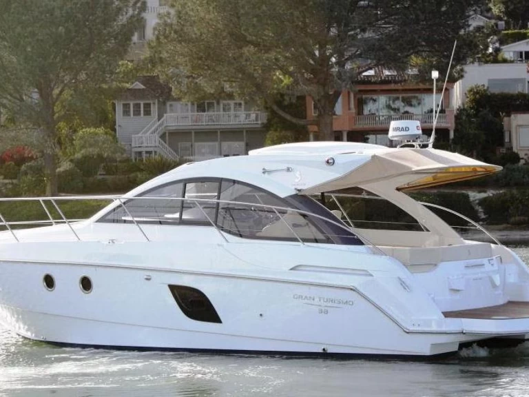 Hire a Gran Turismo 38 Juan-les-Pins