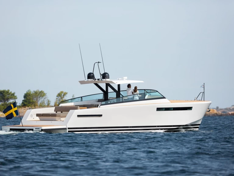 Yacht charter Juan-les-Pins - Delta Powerboats 60 on SamBoat