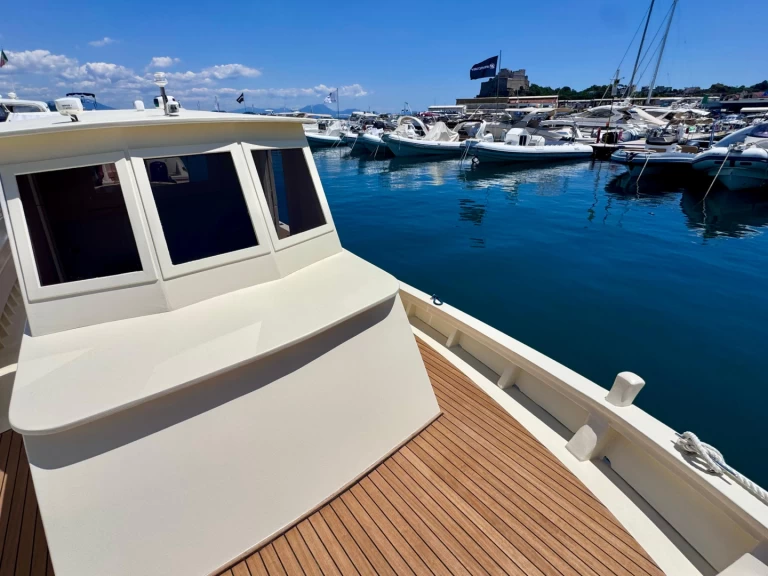Charter a F.lli Mileo Gozzo in Baiae on Samboat