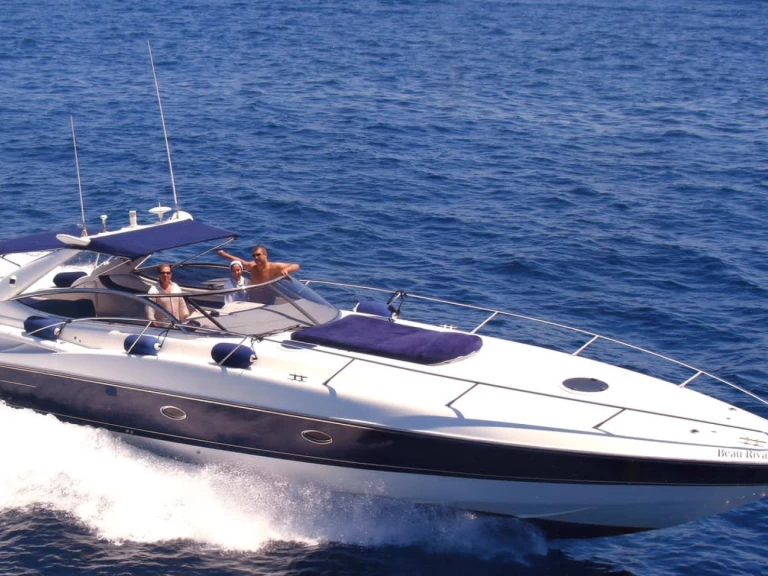 Luxury Yacht to hire Antibes at the best price