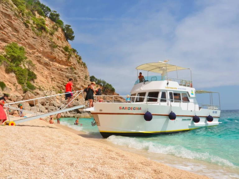 Yacht charter Porto di Alghero - GM italy Ares on SamBoat