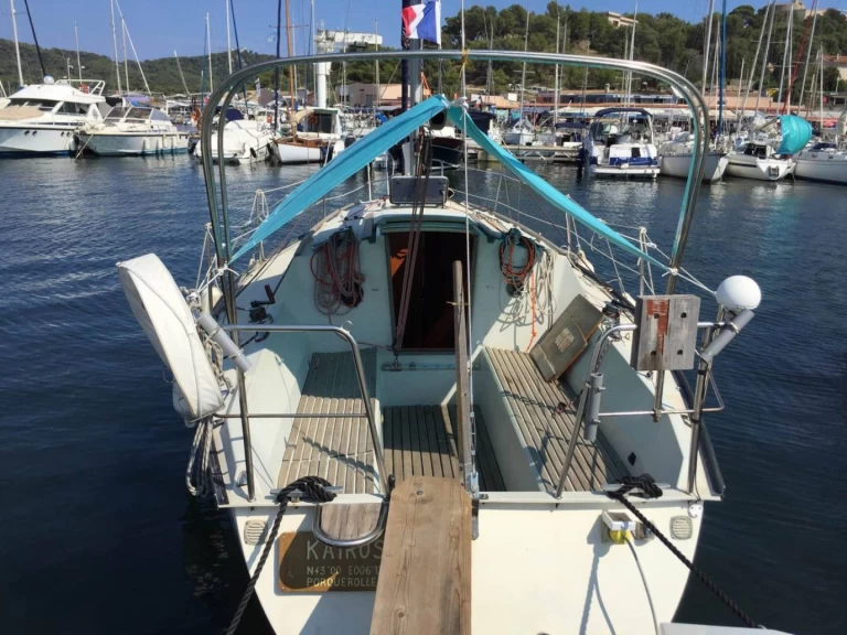 Hire a Dufour Dufour 2800 Porquerolles