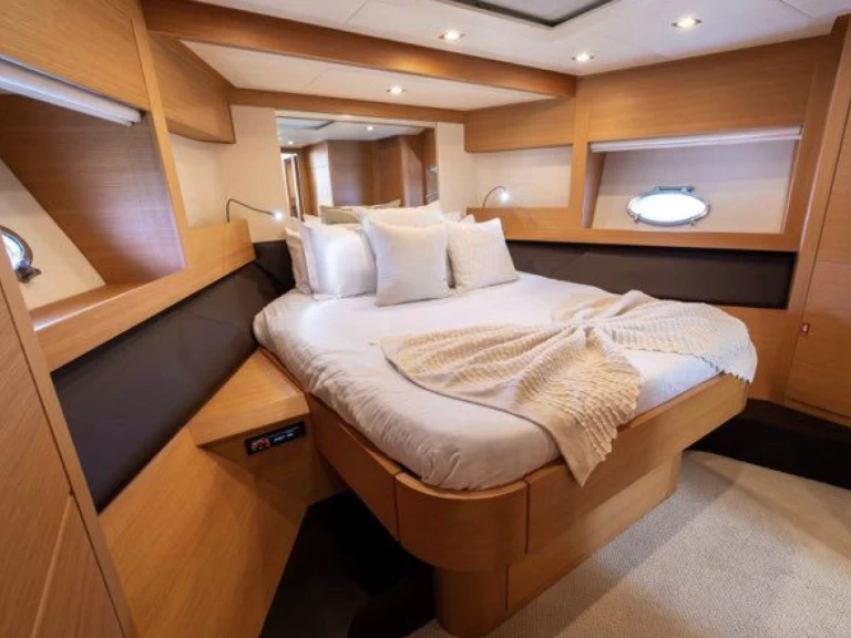 Hire Luxury Yacht with or without skipper Pershing Antibes