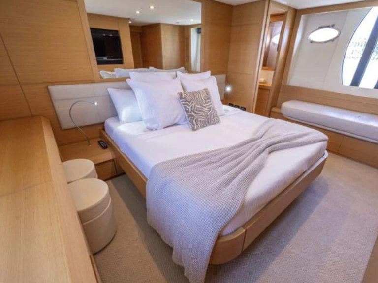 Luxury Yacht to hire Antibes at the best price