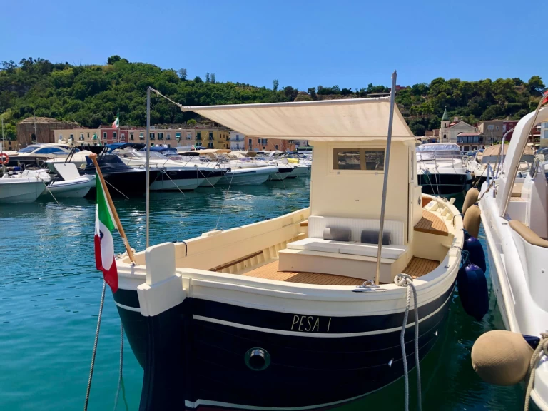 Hire a F.lli Mileo Gozzo Baiae