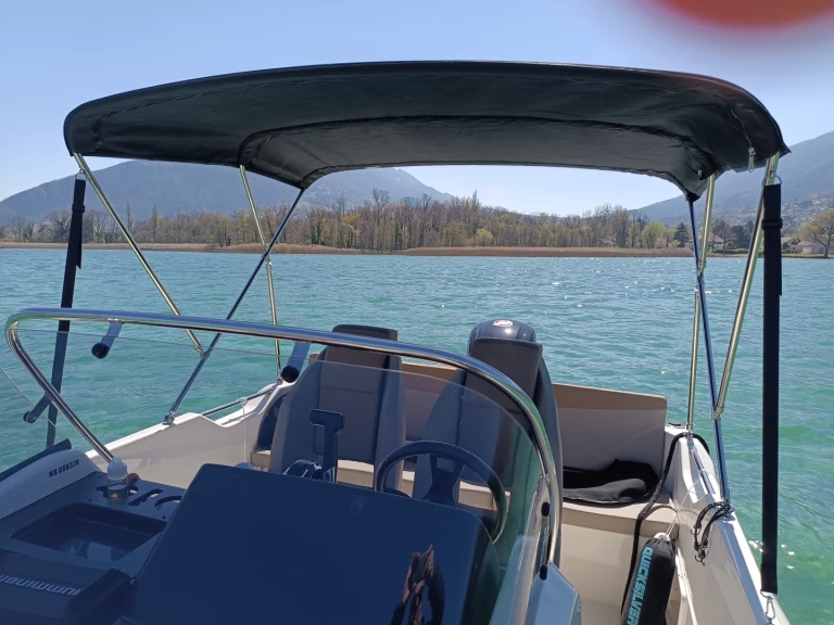 Motorboat to hire Annecy at the best price