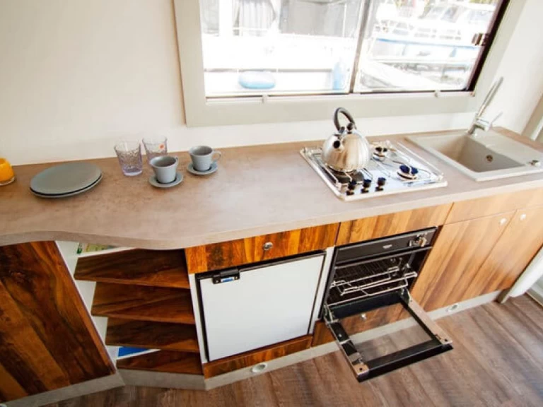 Hire Canal boat Hausboot with a boat licence