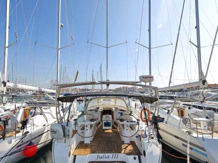 Hire Sailboat Bavaria with a boat licence