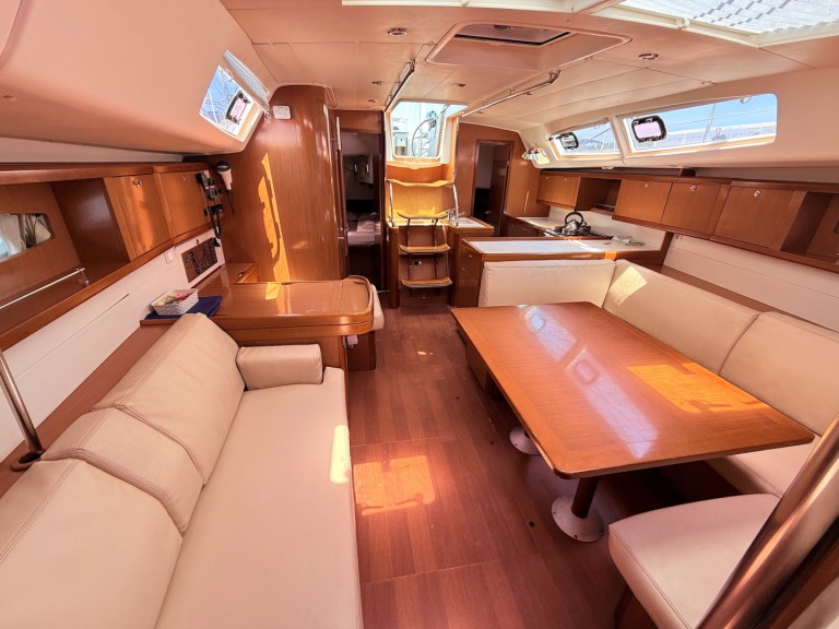 Charter a Bénéteau Oceanis 46 in Sukošan on Samboat