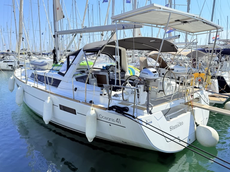 Hire Sailboat Bénéteau with a boat licence
