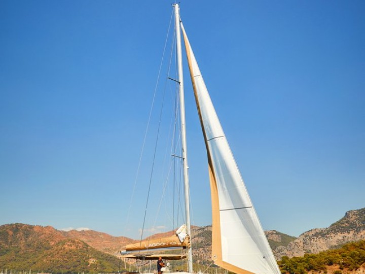 Charter a Lagoon Lagoon 52 F in Fethiye on Samboat