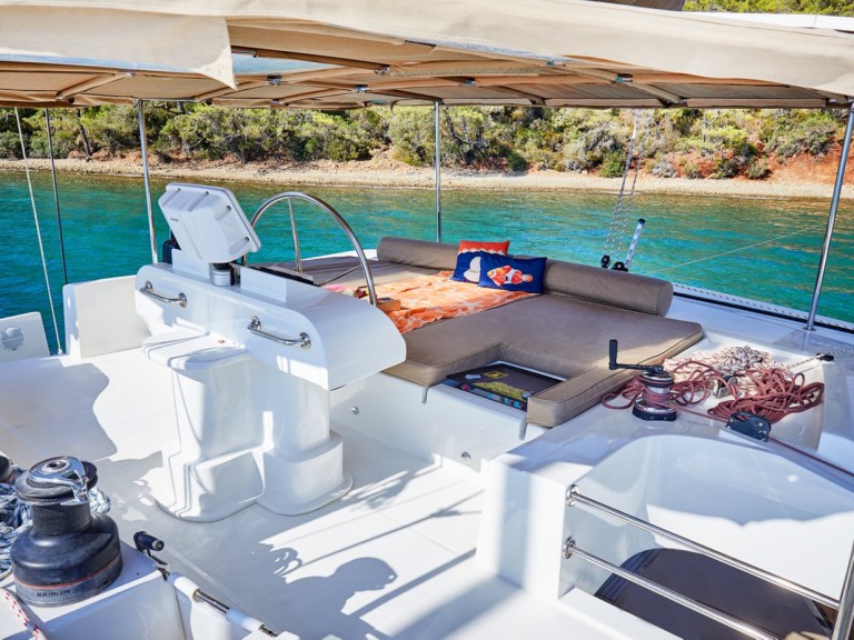 Hire Catamaran Lagoon with a boat licence
