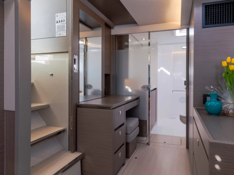 Catamaran to hire Oyster Pond at the best price