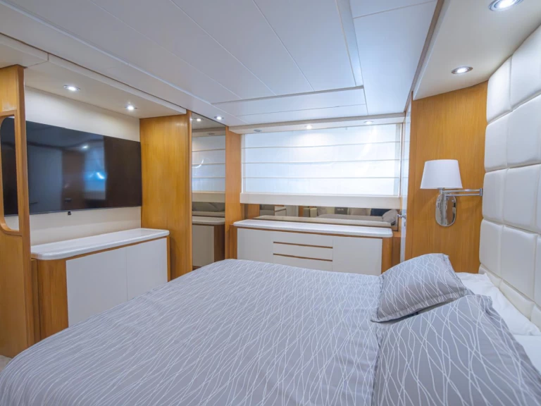 Hire a Sanlorenzo San Lorenzo SL 72 Procida