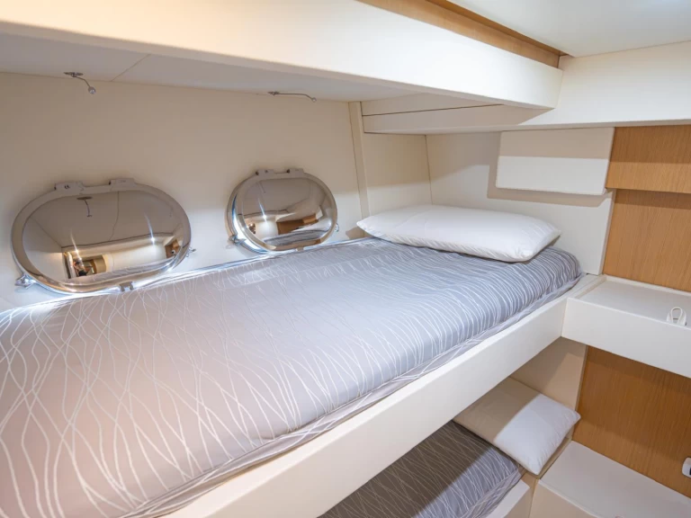 Charter a Sanlorenzo San Lorenzo SL 72 in Procida on Samboat
