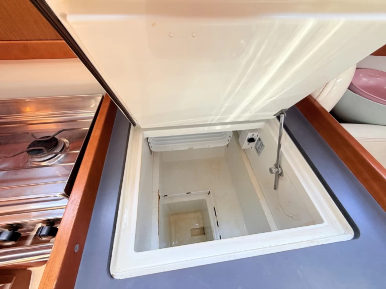 Sailboat to hire Sukošan at the best price