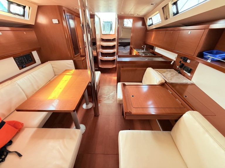 Sailboat hire in Sukošan - Bénéteau Oceanis 41