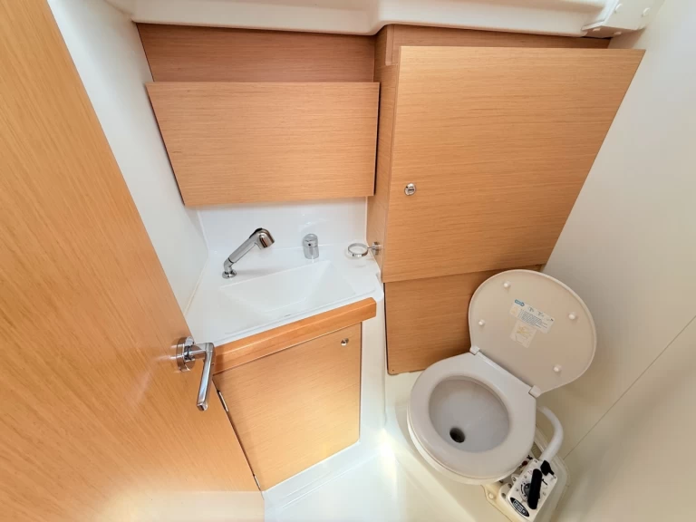 Sailboat to hire Sukošan at the best price