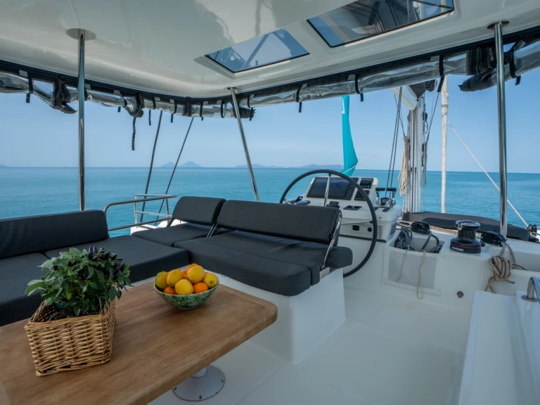 Yacht hire Capo d'Orlando cheap Lagoon 51