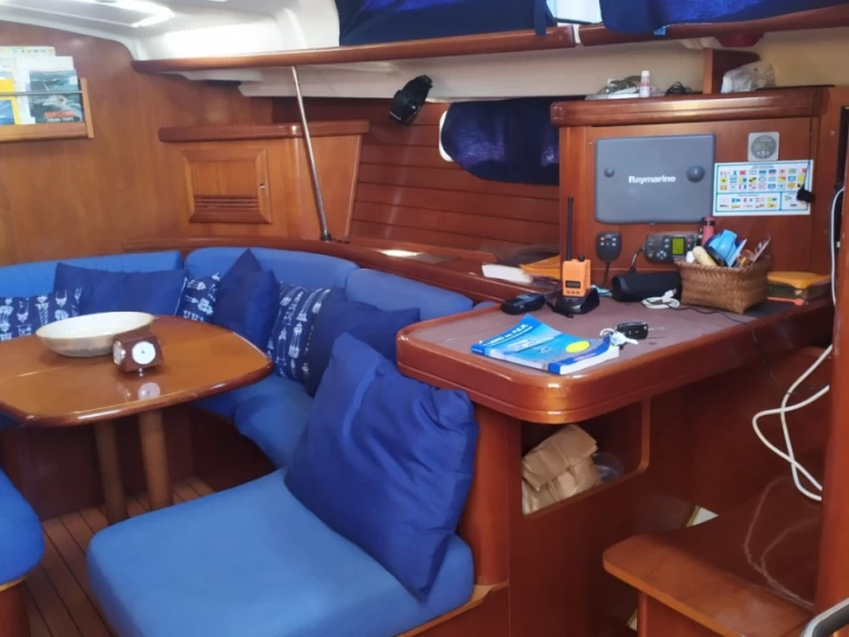 Sailboat to hire Marina Davila Sport at the best price