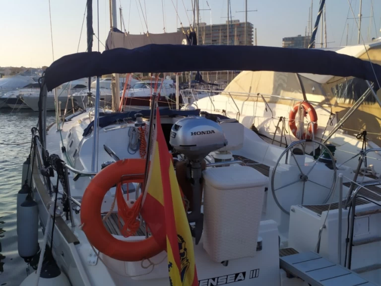 Bénéteau Oceanis 473 Clipper charter bareboat or skippered in  Marina Davila Sport